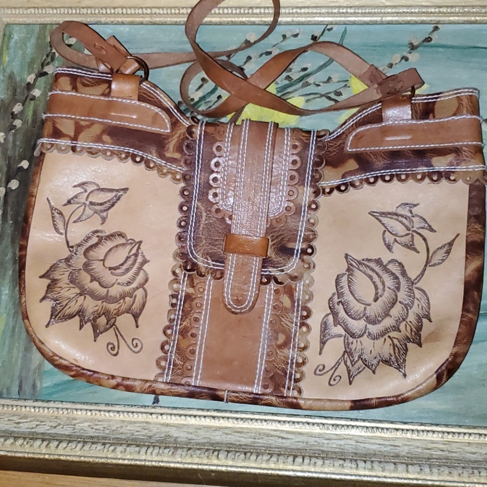 Vintage Preowned Ladies Leather Purse Floral